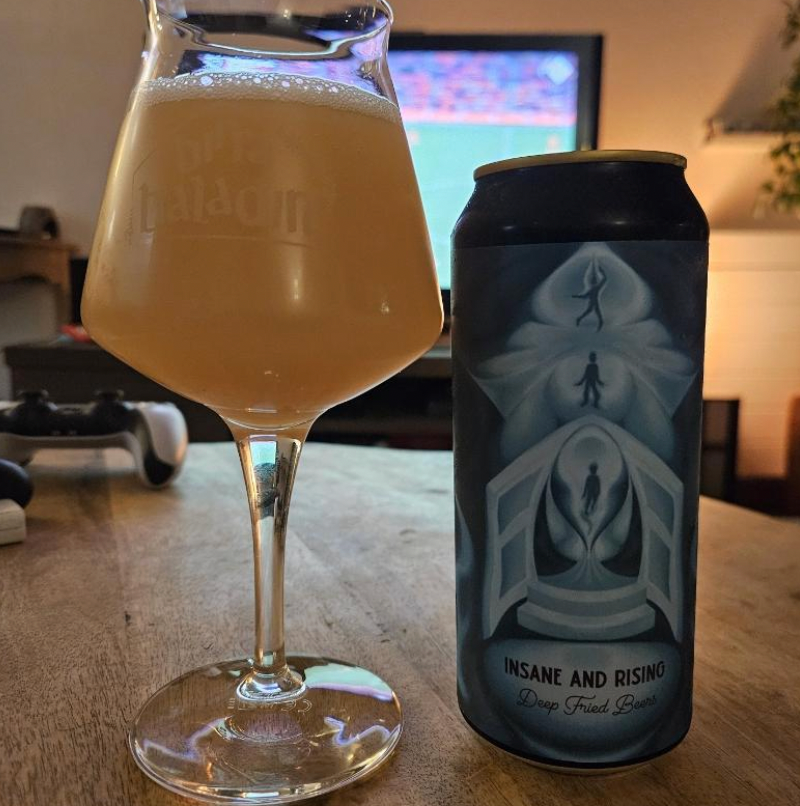 Deep Fried Beers – INSANE AND RISING

ABV: 8,9 % | Stil: IPA – Imperial / Double New England / Hazy | Untappd: 4,49

INSANE AND RISING er en voldsomt humlemættet Double New England IPA fra amerikanske Deep Fried Beers. Der er brugt&nbsp;en kombination af klassisk humle, koncentrater og moderne humleprodukter: Yakima Chief Citra, Citra Incognito, Freestyle Nelson Sauvin, Bliss Process Nelson Sauvin, Motueka, Maui Nelson Subzero Hop Kief, Abstrax Citra og Nectaron Quantums samt Clayton Motueka Amplifire Oil.