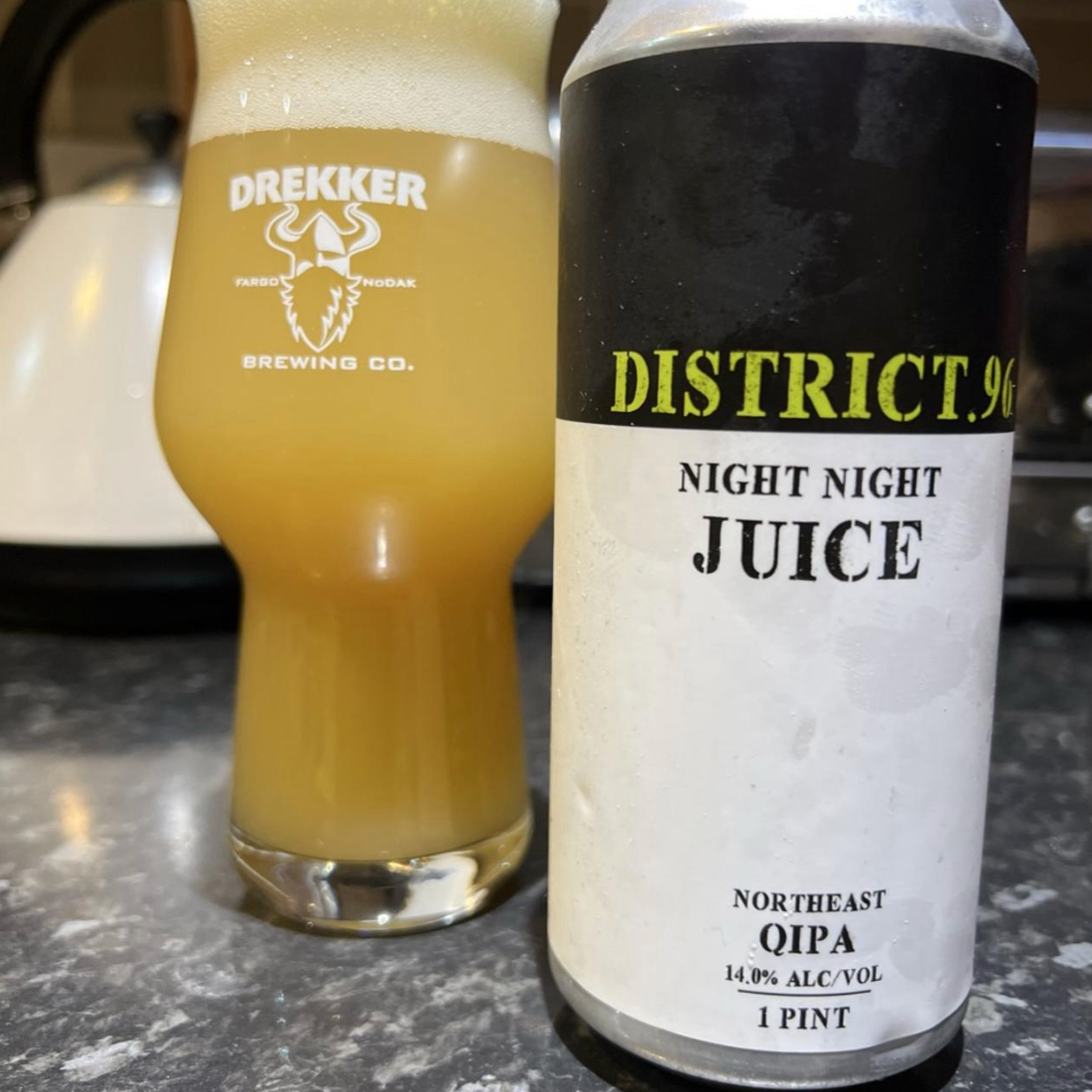District 96 Beer Factory – Night Night Juice
ABV: 14,0 % | Stil: IPA – Quadruple | Untappd: 4,30

En intens og frugtdrevet quad-IPA, som kombinerer massiv alkoholstyrke med tropiske humlenoter og en næsten saftig karakter – en øl, der virkelig lever op til sit navn med stor aromadimension og fylde.