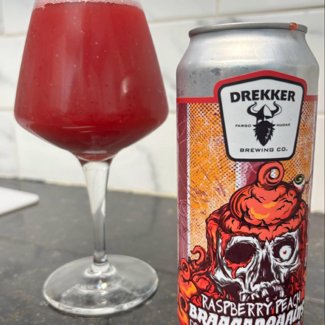 Drekker Brewing Company – Braaaaaaaains Raspberry Peach

ABV: 6,3 % | Stil: Smoothie Sour | Untappd: 4,29

Braaaaaaaains Raspberry Peach er endnu et af Drekker's frugtmonstre i den populære Braaaaaaaains-serie. Her er øllen pakket med enorme mængder hindbær og fersken, hvorefter den får bryggeriets karakteristiske "smoothie treatment" med havsalt, laktose og vanilje. Resultatet er en tyk, cremet og ekstremt frugtig sour med masser af dessertfornemmelse.