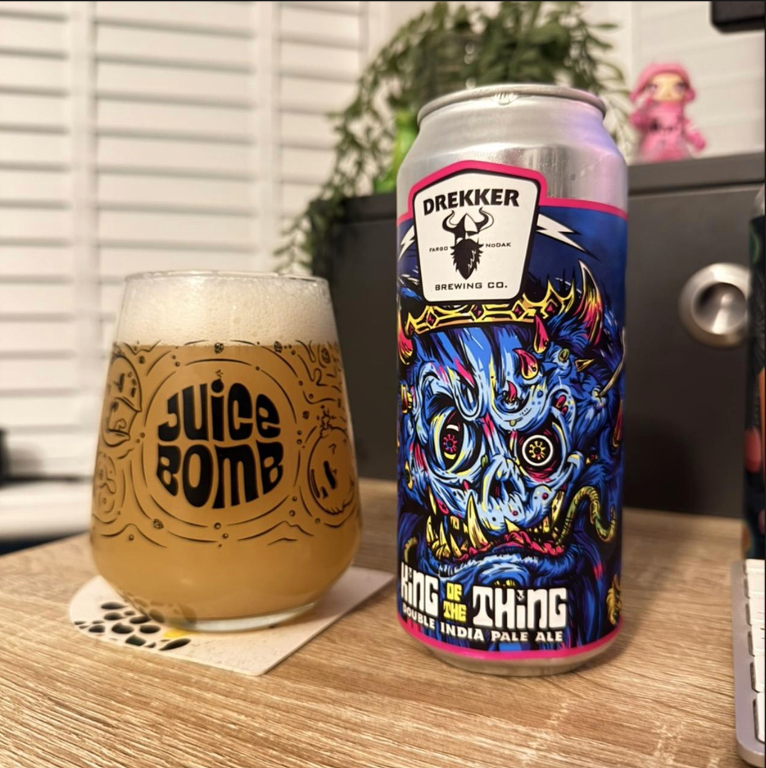 Drekker Brewing Company – King of the Thing
ABV: 8,3 % | Stil: Imperial / Double New England / Hazy IPA | Untappd: 4,21

En saftig og aroma-drevet dobbelt NEIPA fra Drekker Brewing, hvor massiv brug af Citra-humle og en blød maltbase skaber en dekadent, tropisk IPA-oplevelse.