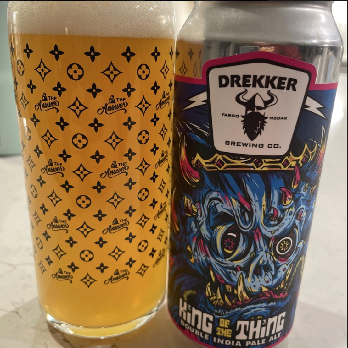 Drekker Brewing Company – King of the Thing
ABV: 8,3 % | Stil: Imperial / Double New England / Hazy IPA | Untappd: 4,21

En saftig og aroma-drevet dobbelt NEIPA fra Drekker Brewing, hvor massiv brug af Citra-humle og en blød maltbase skaber en dekadent, tropisk IPA-oplevelse.
