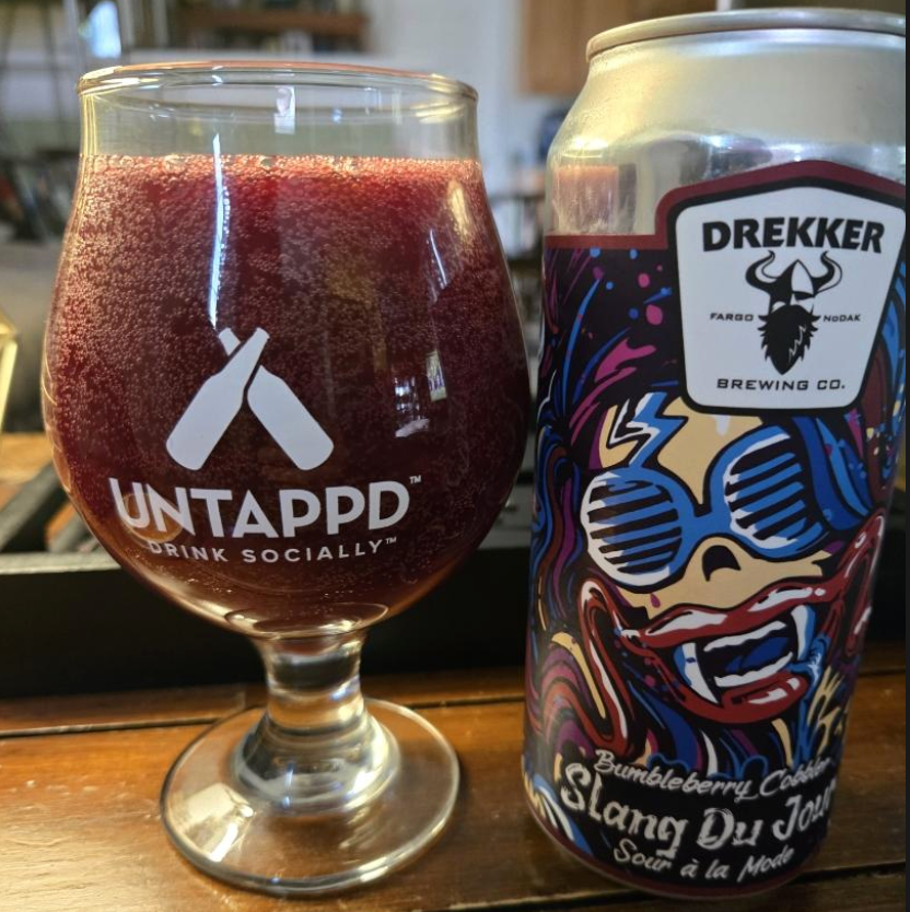 Drekker Brewing Company – Slang Du Jour: Bumbleberry Cobbler

ABV: 6,4 % | Stil: Sour – Smoothie / Pastry | Untappd: 4,25

En klassisk Slang Du Jour smoothie sour fra Drekker inspireret af bær-cobbler dessert. Fyldt med blåbær, jordbær og brombær kombineret med granola, kanel og vanilje. Mere dessert end øl.