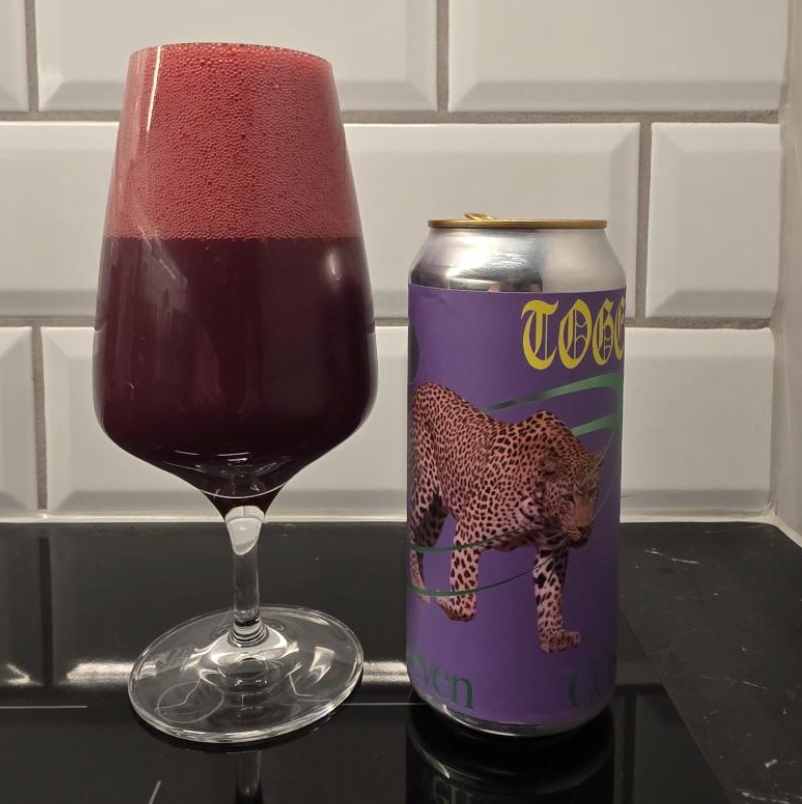 Elmeleven – Cosmosis (PULP)

ABV: 5,0 % | Stil: Smoothie / Pastry Sour | Untappd: 4,25

Cosmosis er endnu en kompromisløs PULP-frugtbombe fra svenske Elmeleven. Her kombineres hindbær, kirsebær, blåbær og kokos i en tyk og cremet smoothie sour, hvor mørke bær, frisk syrlighed og blød kokos smelter sammen.