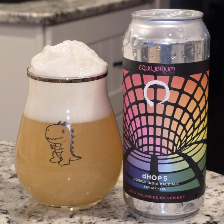 Equilibrium Brewery – DHOP5
ABV: 8,5 % | Untappd: 4,31

DHOP5 er en saftig og aromatisk Double New England IPA, hvor humlendosen er skruet helt op og leverer en intens frugtoplevelse fra første til sidste sip.
