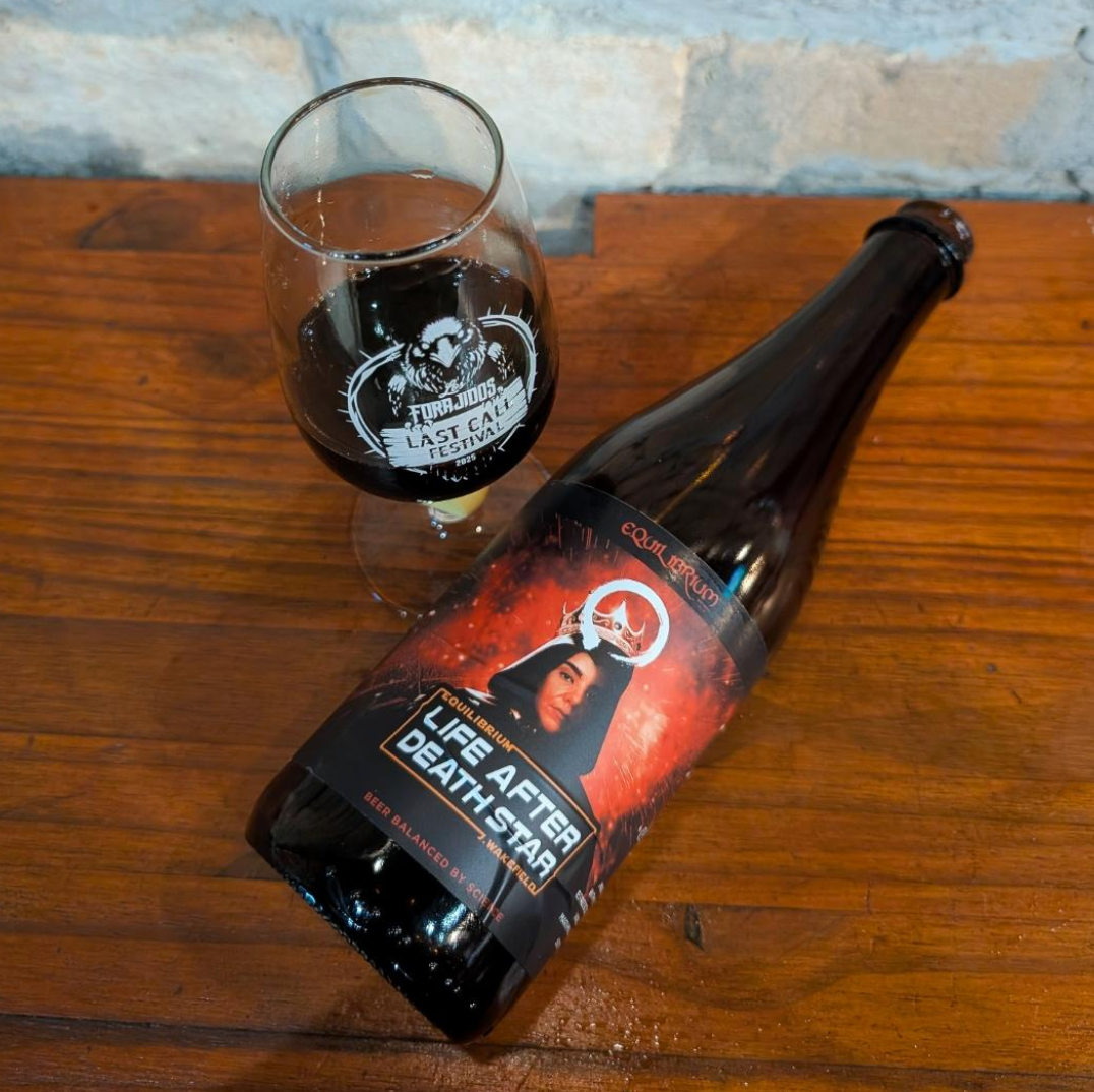 Equilibrium Brewery – Life After Death Star (Batch 7) 2025
ABV: 11,0 % | Stil: Imperial / Double Pastry Stout | Untappd: 4,25

En massiv og dessertinspireret pastry stout fra Equilibrium, brygget i samarbejde med J. Wakefield Brewing. Øllen er fyldt med kaffe, kokos, marshmallow og vanilje, som giver et intenst og fyldigt smagsbillede.