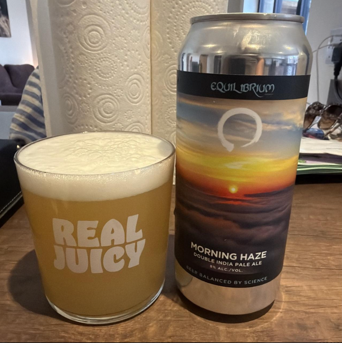Equilibrium Brewery – Morning Haze

ABV: 8,0 % | Stil: Imperial / Double New England IPA | Untappd: 4,12

En af de tidlige klassikere fra Equilibrium Brewery, hvor bryggeriet kombinerer deres videnskabelige tilgang med en massiv humlemængde. Morning Haze er brygget med Galaxy, Mosaic og Citra, som giver en intens og frugtdrevet DIPA med den karakteristiske Equilibrium-balance mellem fylde og drinkability.