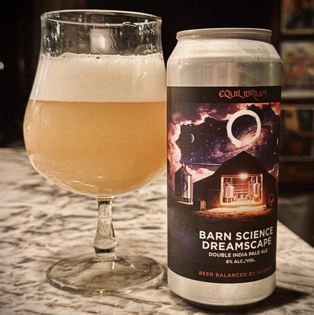 Equilibrium Brewery x Mortalis Brewing Company x Tin Barn Brewing – Barn Science Dreamscape

ABV: 8,0 % | Stil: Imperial / Double New England IPA | Untappd: 4,10

En collab release, hvor Equilibrium mixer elementer fra deres Barn Science og Dreamscape-serier og bygger en klassisk, tung EQ haze med maksimal saturation.