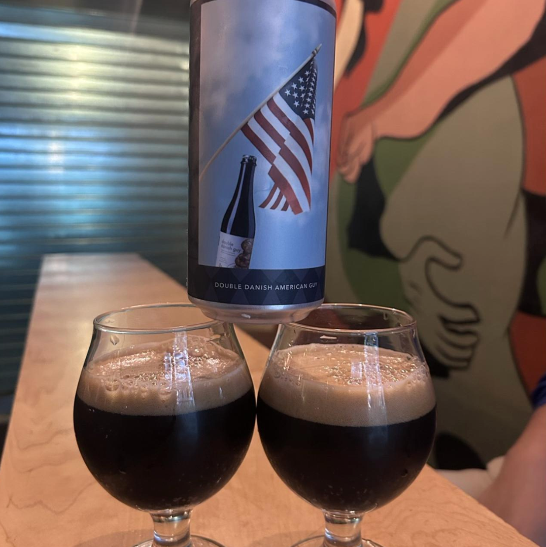 Evil Twin Brewing NYC x Trillium – Double Danish American Guy – 16 Year Anniversary Beer

ABV: 14,16 % | Stil: Imperial / Double Stout | Untappd: 4,08

Double Danish American Guy er Evil Twin Brewings store 16-års jubilæumsøl, brygget sammen med Trillium Brewing Company. En massiv Imperial Stout på hele 14,16 %, hvor der er skruet ekstra op for vietnamesisk kanel, vanilje, ristede mandelskiver og blancherede mandler. Resultatet er en mørk og dekadent stout med masser af nødder, krydderi, vanilje og chokolad