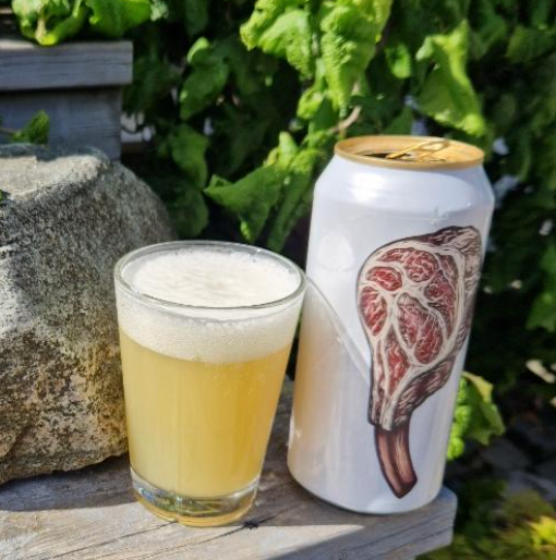 Fermenterarna – Rare

ABV: 8,5 % | Stil: Imperial / Double New England IPA | Untappd: 3,89

En stor og cremet no-boil DIPA fra Fermenterarna brygget med den nye humlesort Manilita sammen med Nelson Sauvin og Anchovy. Øllen er desuden forstærket med Amplifire Nelson &amp; Riwaka samt Nelson Bliss Hop Kief, hvilket giver en eksplosiv humleprofil.