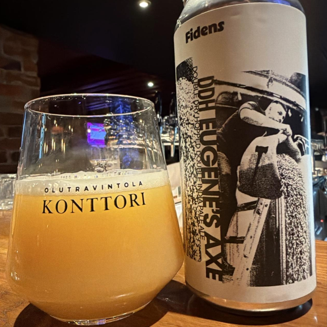 Fidens Brewing Co. – DDH Eugene’s Axe

ABV: 8,5 % | Stil: Imperial / Double New England IPA | Untappd: 4,47

En af de mest kendte Fidens-IPA’er. DDH Eugene’s Axe er en double dry-hopped version af bryggeriets klassiske DIPA Eugene’s Axe, brygget med Citra og Galaxy, hvilket giver en massiv tropisk og citrusdrevet humleprofil.