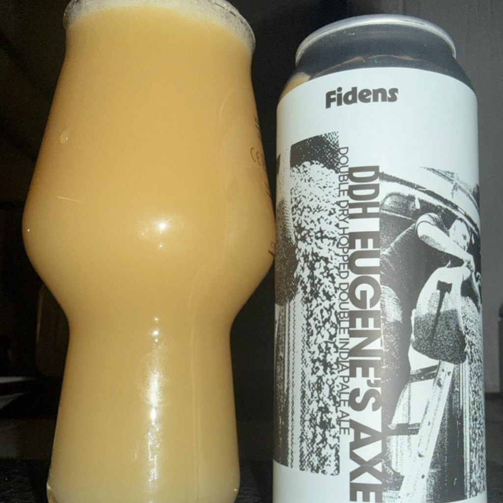 Fidens Brewing Co. – DDH Eugene’s Axe

ABV: 8,5 % | Stil: Imperial / Double New England IPA | Untappd: 4,47

En af de mest kendte Fidens-IPA’er. DDH Eugene’s Axe er en double dry-hopped version af bryggeriets klassiske DIPA Eugene’s Axe, brygget med Citra og Galaxy, hvilket giver en massiv tropisk og citrusdrevet humleprofil.