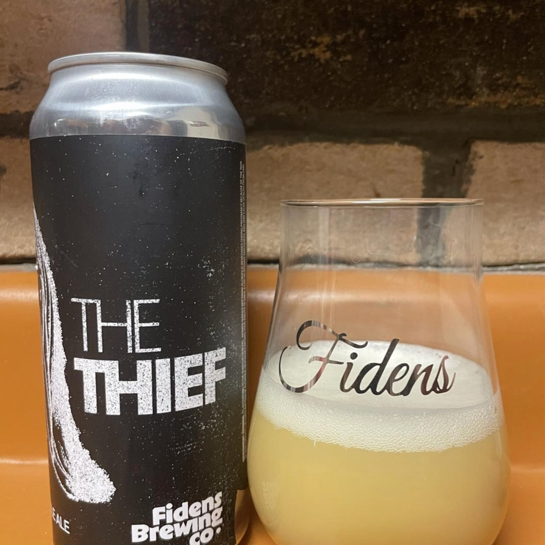 Fidens Brewing Co. – Fear Is The Thief

ABV: 8,0 % | Stil: Imperial / Double New England IPA | Untappd: 4,32

En klassisk Fidens-DIPA, som ligger i samme serie som Fear Is the Enemy, bare i en lidt mere afdæmpet udgave. Øllen er brygget med Mosaic, Rakau, Galaxy og Citra, hvilket giver en kompleks og frugtdrevet humleprofil
