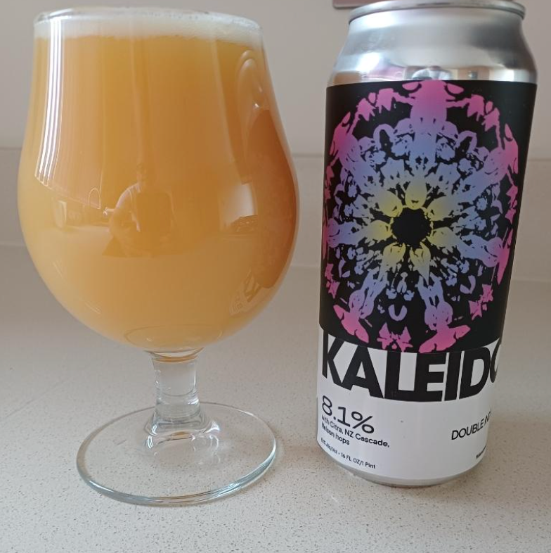 Fidens Brewing Co. – Kaleidoscope

ABV: 8,1 % | Stil: Imperial / Double New England IPA | Untappd: 4,41

En klassisk og meget velrenommeret Fidens-DIPA, hvor bryggeriet viser deres styrke i rene, frugtdrevne humleprofiler. Øllen er brygget med Citra, New Zealand Cascade og Nelson Sauvin, som giver en kompleks kombination af tropisk frugt, citrus og vinøse nuancer.