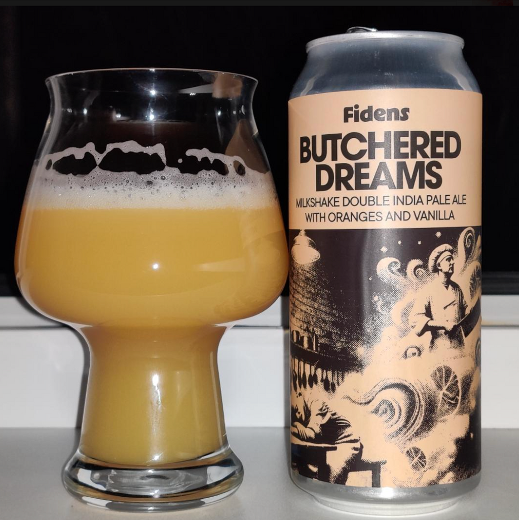 Fidens Brewing Co. x Hop Butcher For The World – Butchered Dreams

ABV: 8,5 % | Stil: Imperial / Double Milkshake IPA | Untappd: 4,42

En intens og anderledes milkshake-DIPA fra Fidens Brewing Co., brygget som et collab med Hop Butcher For The World. Øllen er brygget med Citra (T90 &amp; Cryo), Strata og konditioneret på appelsin og vanilje, hvilket giver en cremet og dessertagtig IPA med tydelig frugtprofil