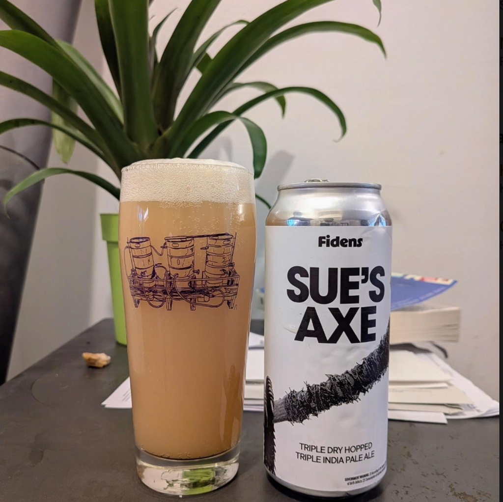 Fidens Brewing Co. x Toppling Goliath – Sue’s Axe

ABV: 10,0 % | Stil: Triple New England / Hazy IPA | Untappd: 4,42

En massiv TDH Triple NEIPA fra Fidens Brewing Co., brygget i samarbejde med Toppling Goliath Brewing Co.

Øllen er brygget med Citra samt Krush (T90 & Cryo) i en triple dry-hopped udgave, hvilket giver en ekstremt intens og frugtdrevet humleprofil