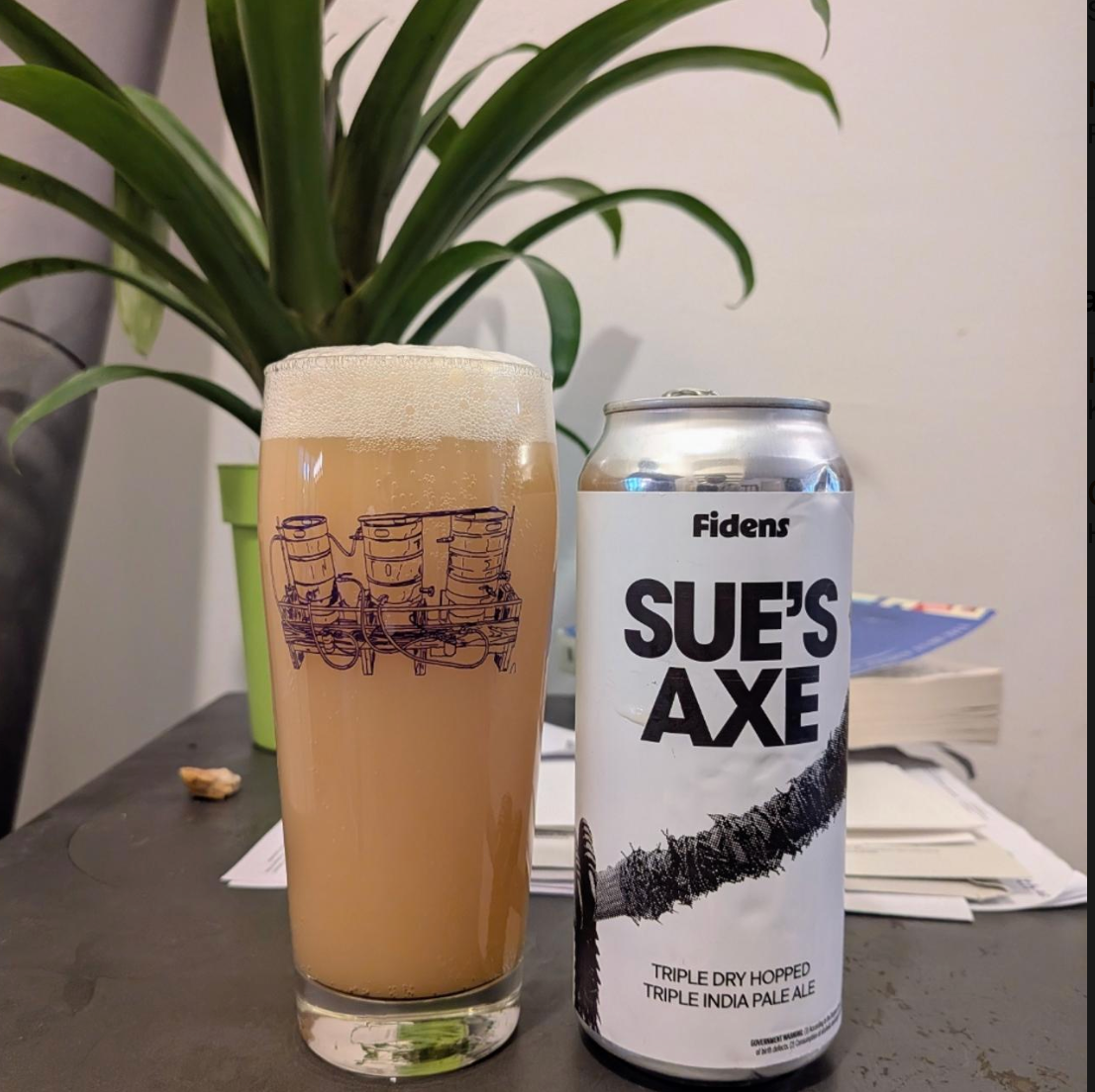 Fidens Brewing Co. x Toppling Goliath – Sue’s Axe

ABV: 10,0 % | Stil: Triple New England / Hazy IPA | Untappd: 4,42

En massiv TDH Triple NEIPA fra Fidens Brewing Co., brygget i samarbejde med Toppling Goliath Brewing Co.

Øllen er brygget med Citra samt Krush (T90 & Cryo) i en triple dry-hopped udgave, hvilket giver en ekstremt intens og frugtdrevet humleprofil
