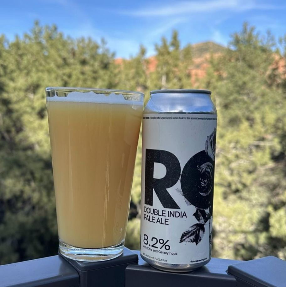 Fidens Brewing Co – Rose
ABV: 8,2 % | Stil: Imperial / Double New England / Hazy IPA | Untappd: 4,41

En fyldig og aromatisk dobbelt hazy IPA, hvor tropiske toner og en eksperimentel gærprofil giver et levende og frugtdrevet udtryk.