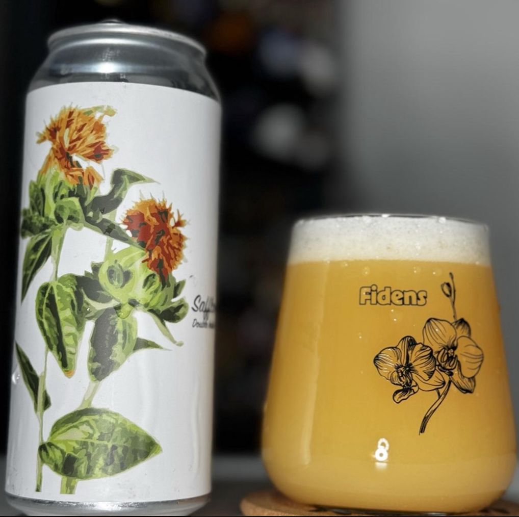 Fidens Brewing Co Safflower
ABV: 7,0 % | Untappd: 4,40

Safflower er en saftig og aromatisk IPA med en frisk frugtprofil og blød, indbydende karakter.