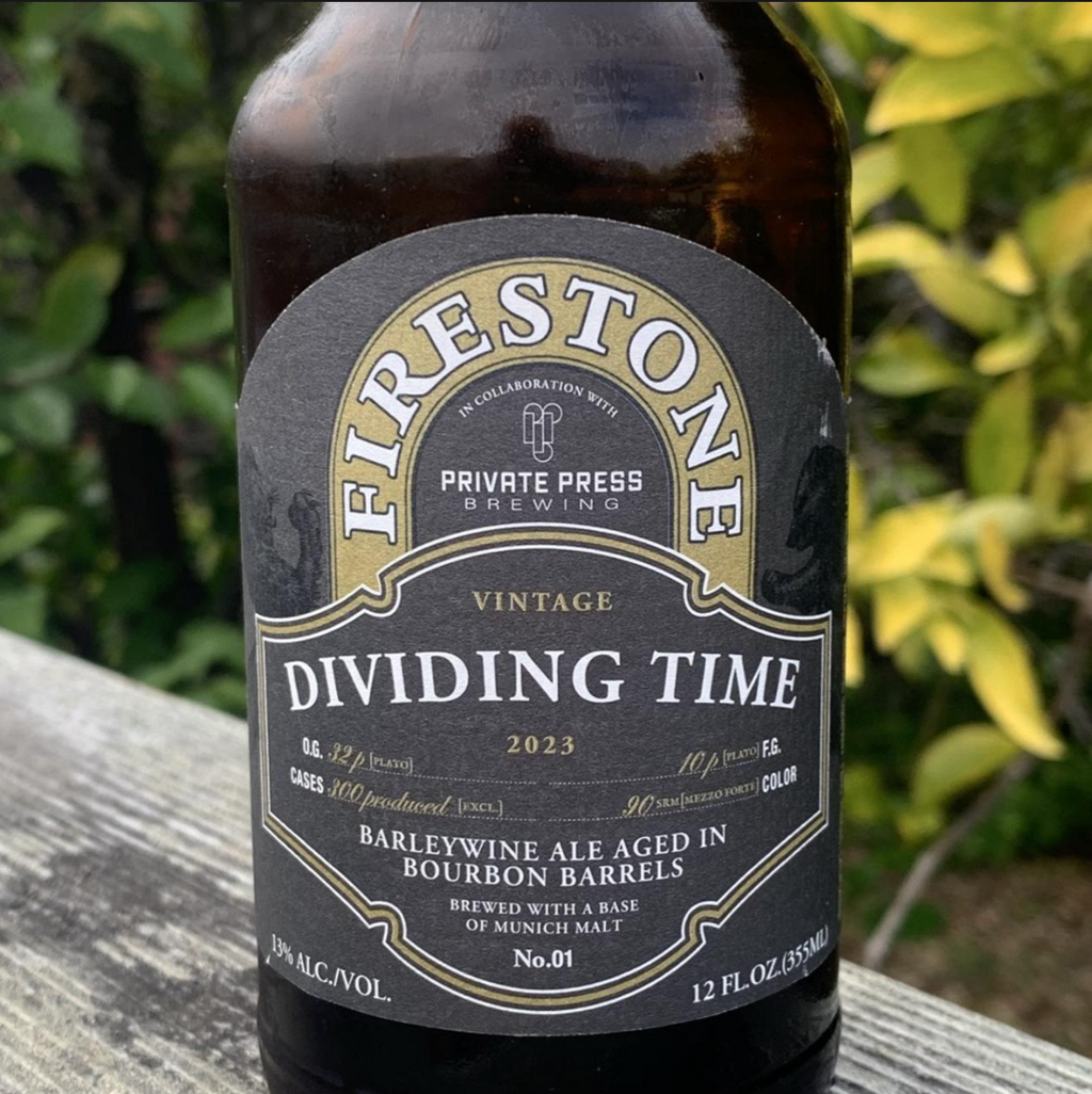 Firestone Walker x Private Press Brewing – Dividing Time (2023)

ABV: 13,0 % | Stil: Barrel Aged Barleywine | Untappd: 4,11

Et eksklusivt samarbejde mellem Firestone Walker og Private Press Brewing. Dividing Time er en bourbonfadlagret barleywine brygget på en base af Munich Malt og produceret i et ekstremt begrænset oplag. Resultatet er en dyb, kompleks og elegant barleywine med enorme lag af malt, fad og mørk frugt.