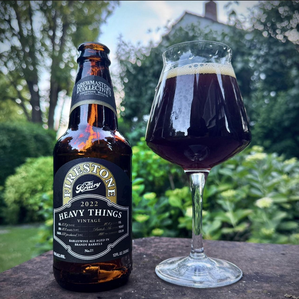 Firestone Walker x The Bruery – Heavy Things (2022)

ABV: 16,5 % | Stil: Barrel Aged American Barleywine | Untappd: 4,33

Et samarbejde mellem Firestone Walker og The Bruery, skabt som en del af Firestone Walkers eksklusive Brewmaster's Collective-serie. Heavy Things er en voldsom barleywine, som er medgæret med ahornsirup og efterfølgende lagret 8 måneder på brandyfade. Resultatet er en enormt kompleks og dessertagtig øl med masser af dybde og varme.