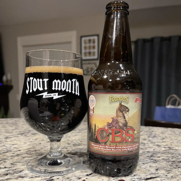 Den legendariske CBS er tilbage. En ikonisk imperial stout, der forener kaffe, chokolade og ahornsirup i en uimodståelig symfoni. Øllet er lagret på bourbonfade, hvor sødmen fra siruppen smelter sammen med fadets varme vanilje og ristet egetræ.