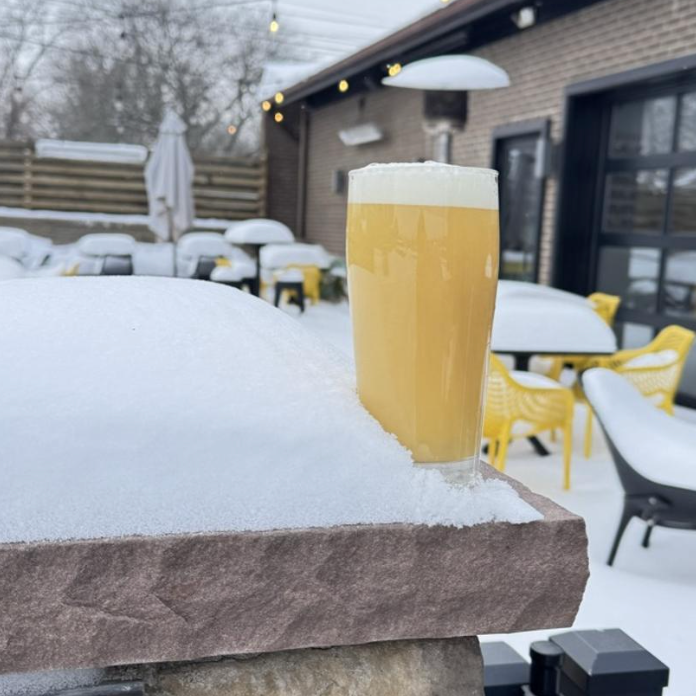 Frequentem Brewing Co. – Heavy (Citra And Nectaron)

ABV: 8,0 % | Stil: Hazy IPA – Imperial / Double | Untappd: 4,17

En “hop saturated” DIPA fra Frequentem, dobbelt tørhumlet med store mængder Citra og Nectaron. Fokus er på en ekstremt blød og aromatisk profil med masser af frugt og minimal skarphed.
