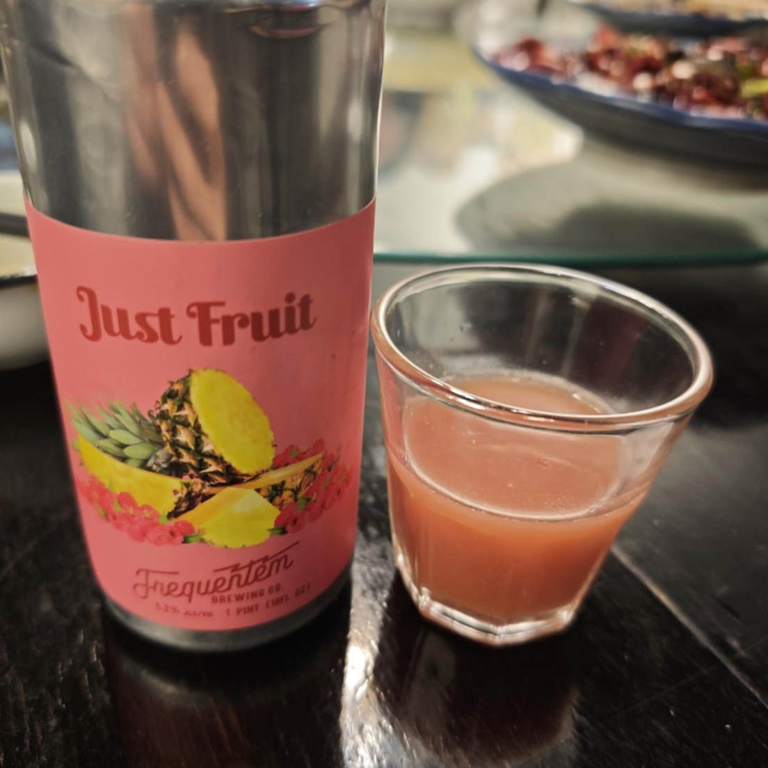 Frequentem Brewing Co. – Just Fruit: Raspberry & Pineapple

ABV: 5,6 % | Stil: Fruited Sour / Smoothie Sour | Untappd: 4,37

En klassisk Just Fruit smoothie sour fra Frequentem Brewing Co., hvor fokus er ren frugt og maksimal fylde. Øllen er brygget med store mængder hindbær og ananas, hvilket giver en tyk, syrlig og “jammy” profil