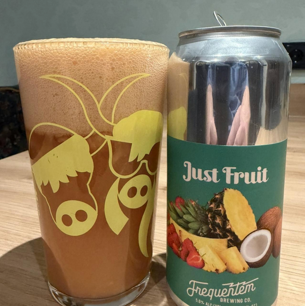 Frequentem Brewing Co. – Just Fruit (Strawberry, Pineapple, Coconut)

ABV: 5,0 % | Stil: Fruited Sour / Smoothie Sour | Untappd: 4,33

Just Fruit (Strawberry, Pineapple, Coconut) er en tropisk og ekstremt frugtmættet Smoothie Sour fra amerikanske Frequentem Brewing Co. Her er der skruet helt op for frugten med en lækker kombination af jordbær, ananas og kokos, der giver en sødmefuld og dessertagtig oplevelse.