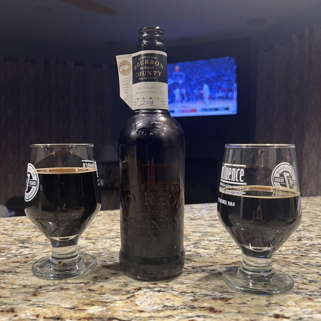 Goose Island Beer Co. – Bourbon County Brand Stout (2018)

ABV: 14,7 % | Stil: Bourbon Barrel Aged Imperial Stout | Untappd: 4,43

En af de mest ikoniske barrel-aged stouts i verden. Bourbon County Brand Stout regnes som en af pionererne inden for fadlagret øl, og 2018-versionen er lagret i et mix af Heaven Hill, Buffalo Trace og Wild Turkey bourbonfade i cirka 12 måneder