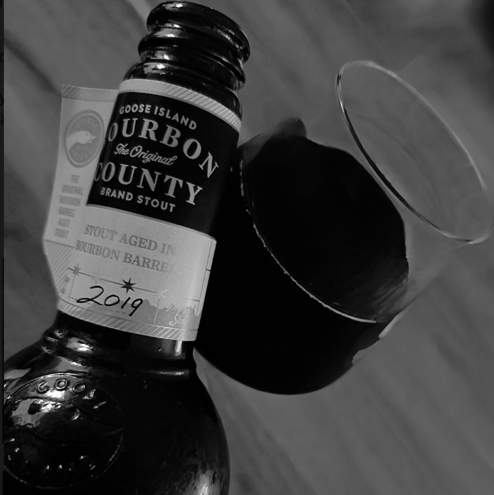 Goose Island Beer Co. – Bourbon County Brand Stout (2019)

ABV: 14,7 % | Stil: Bourbon Barrel Aged Imperial Stout | Untappd: 4,40

En klassisk årgang fra den ikoniske Bourbon County-serie og en af de mest stabile releases i serien. 2019-versionen er lagret på et mix af Heaven Hill, Buffalo Trace og Wild Turkey bourbonfade, hvilket giver en dyb og kompleks stout med masser af fadkarakter 