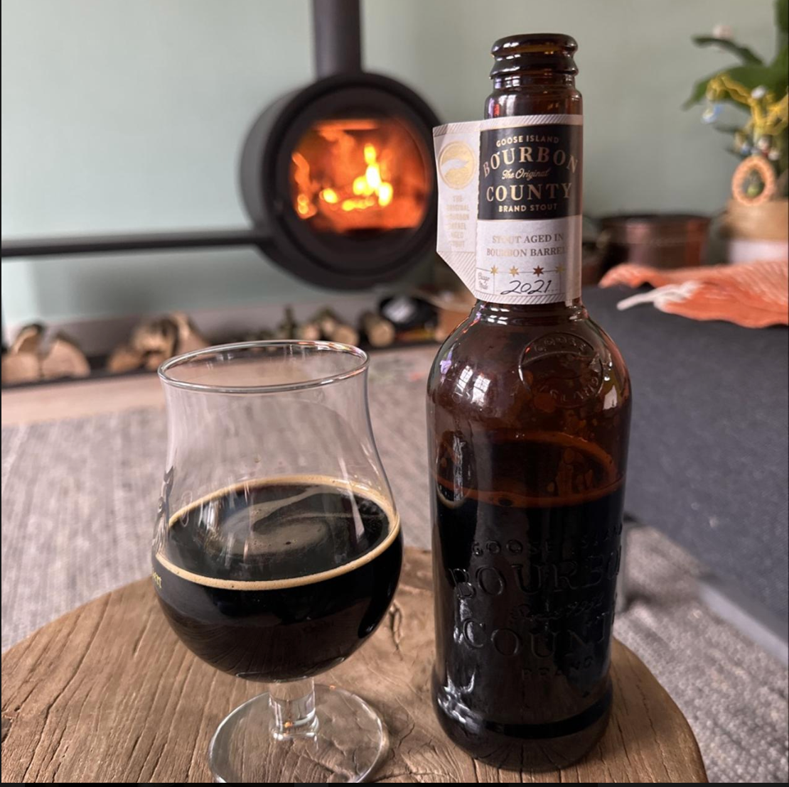 Goose Island Beer Co. – Bourbon County Brand Stout (2021)

ABV: 14,0 % | Stil: Bourbon Barrel Aged Imperial Stout | Untappd: 4,41

En stærk og klassisk årgang i den ikoniske Bourbon County-serie fra Goose Island. 2021-udgaven er lagret på bourbonfade og markerer en lille justering i alkoholniveauet (omkring 14 %), men stadig med den samme dybe og komplekse profil, serien er kendt for