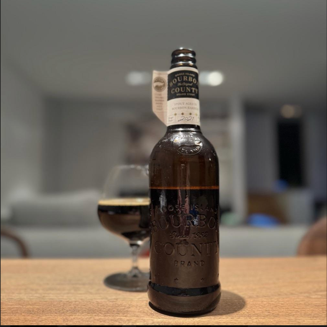 Goose Island Beer Co. – Bourbon County Brand Stout (2021)

ABV: 14,0 % | Stil: Bourbon Barrel Aged Imperial Stout | Untappd: 4,41

En stærk og klassisk årgang i den ikoniske Bourbon County-serie fra Goose Island. 2021-udgaven er lagret på bourbonfade og markerer en lille justering i alkoholniveauet (omkring 14 %), men stadig med den samme dybe og komplekse profil, serien er kendt for