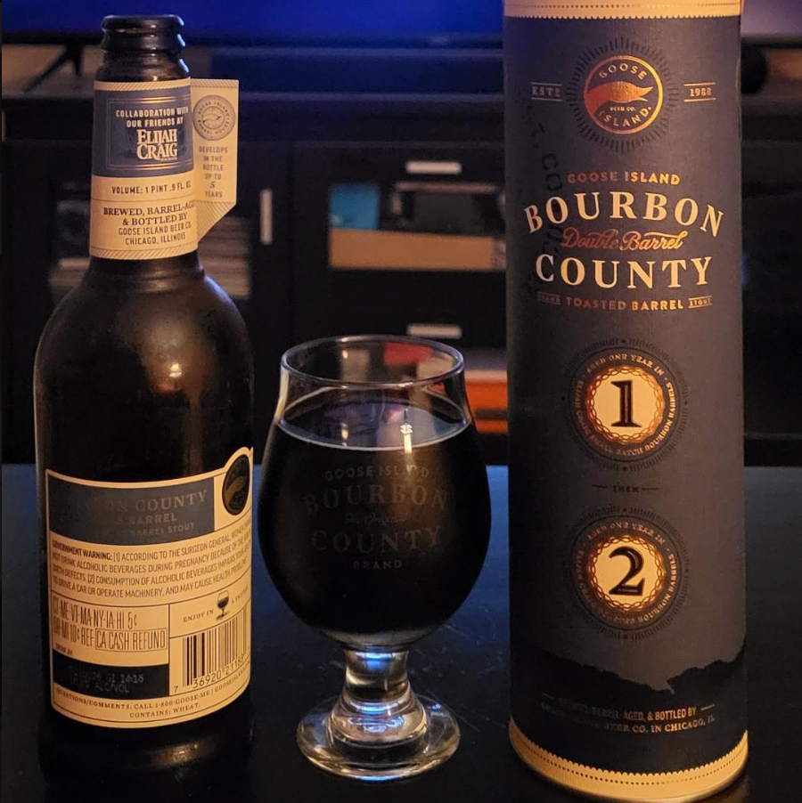 Goose Island Beer Co. – Bourbon County Double Barrel Brand Toasted Barrel Stout (2021)

ABV: 16,0 % | Stil: Bourbon Barrel-Aged Imperial Stout | Untappd: 4,57

Bourbon County Double Barrel Toasted Barrel Stout (2021) er en eksklusiv og imponerende fadlagret Imperial Stout fra amerikanske Goose Island Beer Co. i Chicago. Med hele 16 % alkohol og en samlet fadlagring på to år er dette en særdeles kompleks udgivelse fra bryggeriets legendariske Bourbon County-serie.

Øllen har først lagret 12 måneder på Elijah
