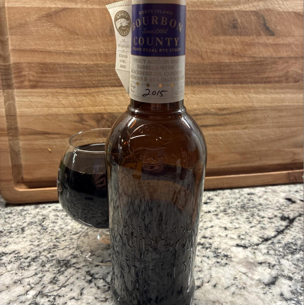 Goose Island Beer Co Bourbon County Brand Regal Rye Stout 2015
ABV: 13,2 % | Untappd: 4,50

Bourbon County Brand Regal Rye Stout 2015 er en kompleks og elegant imperial stout hvor bourbonfadlagring møder krydret rug, mørke bær og sød, dyb chokolade.