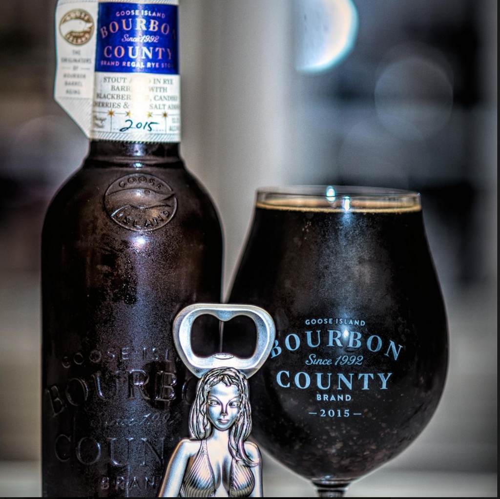 Goose Island Beer Co Bourbon County Brand Regal Rye Stout 2015
ABV: 13,2 % | Untappd: 4,50

Bourbon County Brand Regal Rye Stout 2015 er en kompleks og elegant imperial stout hvor bourbonfadlagring møder krydret rug, mørke bær og sød, dyb chokolade.
