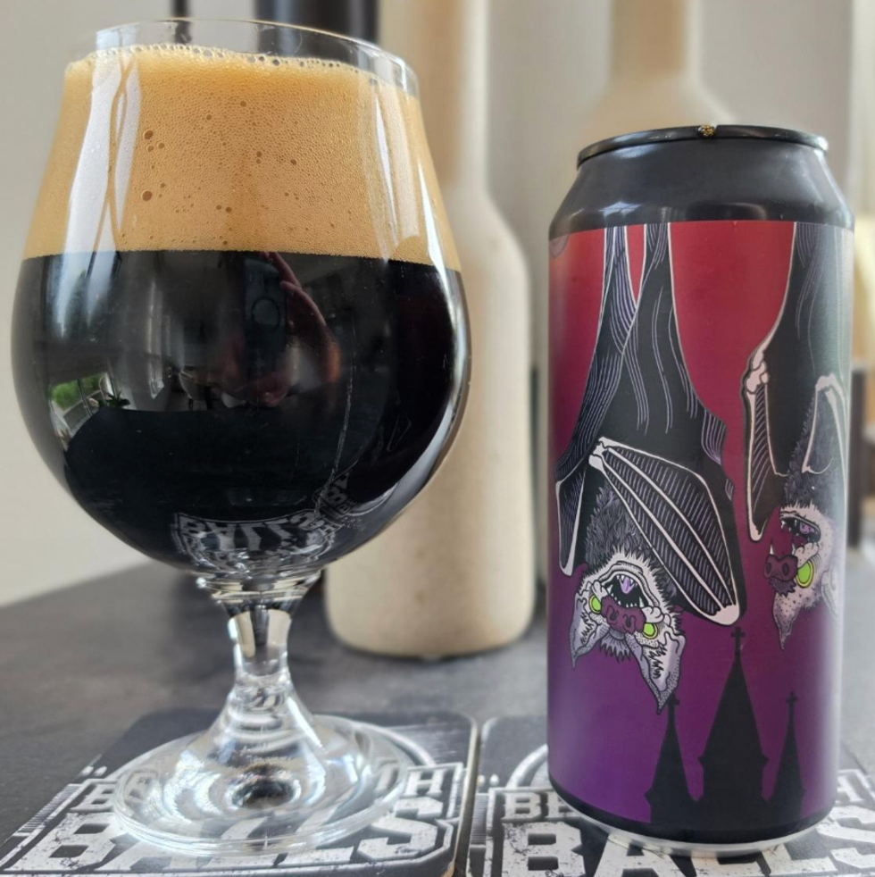 Holy Goat Brewing – Sabra Cadabra Vol. 2

ABV: 5,3 % | Stil: Foreign / Export Stout | Untappd: 3,80

En robust export stout fra skotske Holy Goat Brewing. Denne anden udgave af Sabra Cadabra er konditioneret på single-origin vanilje fra Kilimanjaro-regionen i Tanzania, hvilket tilfører en blød og elegant vaniljekarakter oven på en klassisk mørk stoutbase.