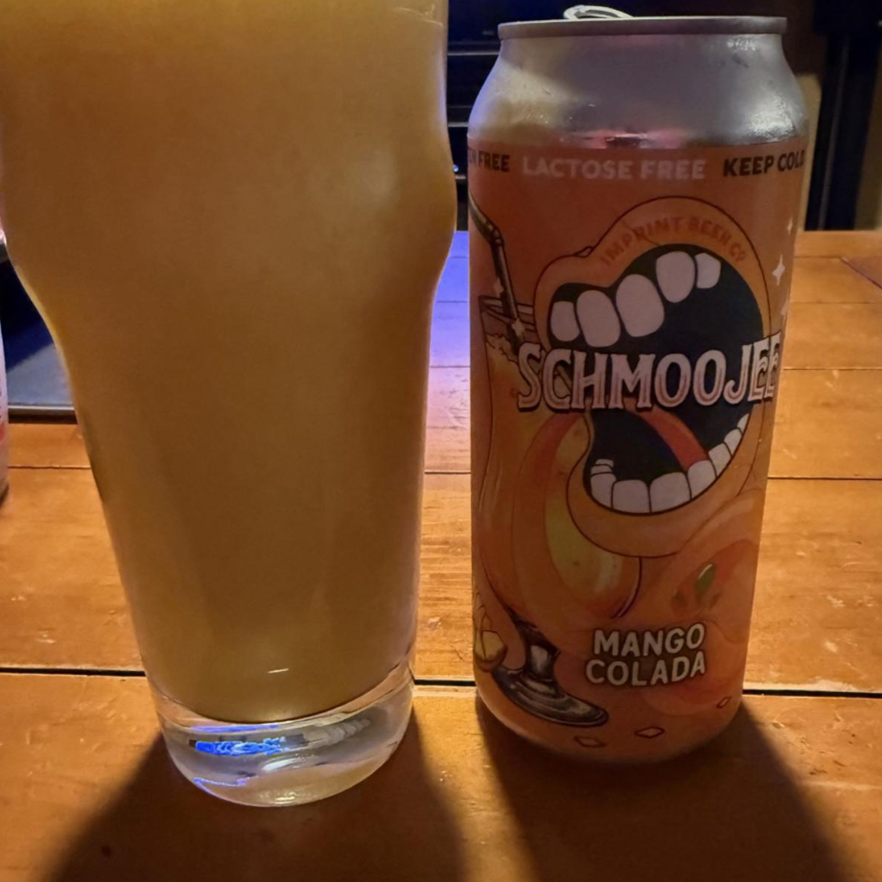 Imprint Beer Co – Schmoojee Mango Colada
ABV: 6,1 % | Untappd: 4,40

Schmoojee Mango Colada er en luksuriøs, tropisk smoothie sour hvor frisk mango, cremet kokos og syrlig frugt smelter sammen i en fuldendt, drikkevenlig oplevelse.