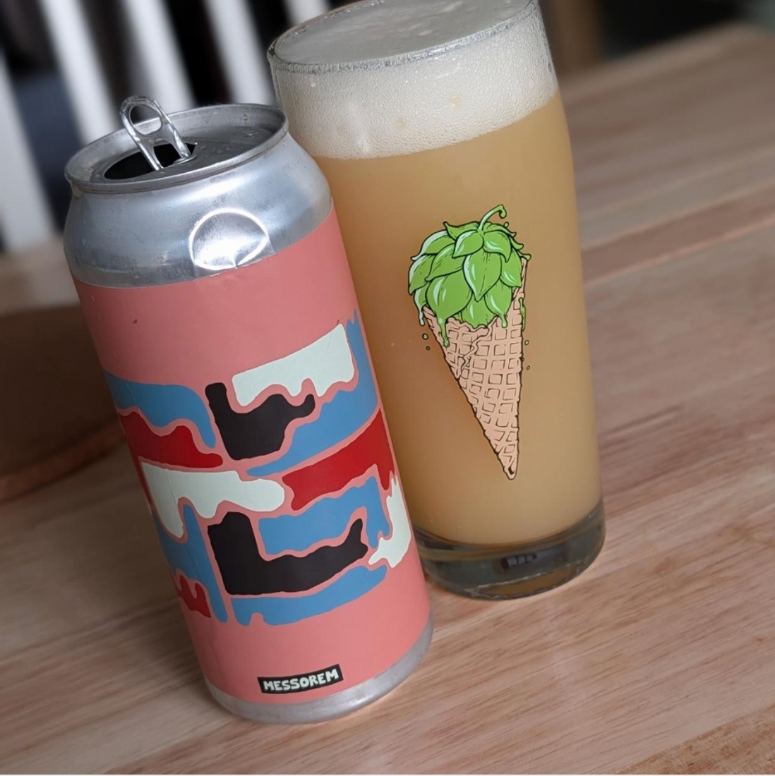 Messorem – 7 Pieds Sous Terre XTRM TURBO V2

ABV: 7 % | Stil: New England IPA | Untappd: 4,27

7 Pieds Sous Terre XTRM TURBO V2 er en moderne New England IPA fra Messorem, brygget med Citra, Citra HyperBoost, Mosaic, Mosaic Dynaboost, Simcoe og Simcoe HyperBoost. Kombinationen af klassiske humler og koncentrerede humleekstrakter giver en ekstremt intens aroma, enorm saftighed og den silkebløde mundfølelse, som Messorem er kendt for.
