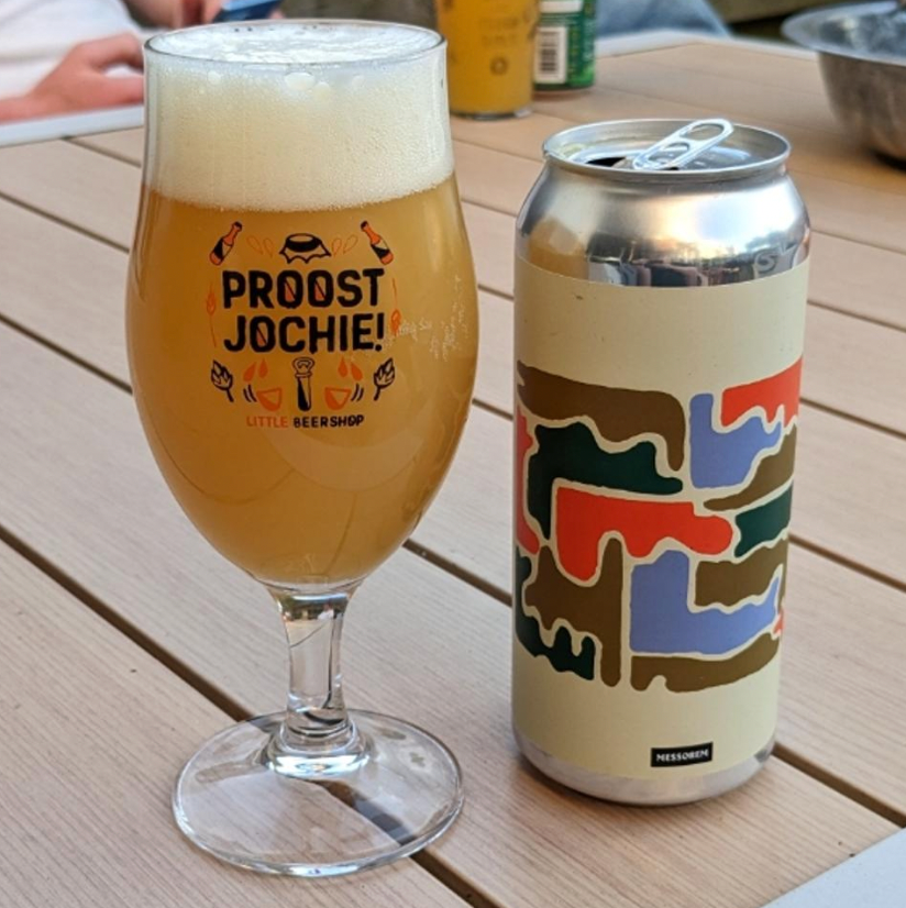 Messorem – 9 Pieds Sous Terre
ABV: 9,0 % | Untappd: 4,26

9 Pieds Sous Terre er en fyldig og saftdryppende DDH Double IPA, der viser Messorem fra deres mest aromatiske og cremede side.