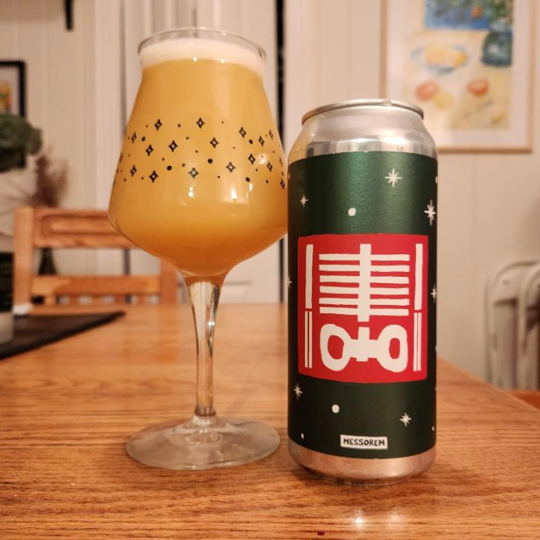 Messorem × Bad Bones – Structure Corporelle V2
ABV: 6,5 % | Stil: New England / Hazy IPA | Untappd: 4,29

En saftig og aromatisk hazy IPA brygget i samarbejde mellem Messorem og Bad Bones. Øllen er humlet med bl.a. Citra og flere Riwaka-varianter, som giver et intenst frugtdrevet og citruspræget udtryk med blød mundfølelse.