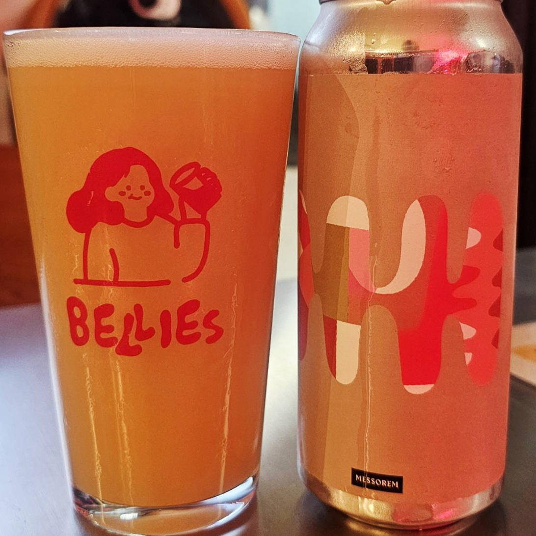 Messorem – Ces Frémissements

ABV: 8,4 % | Stil: Imperial / Double New England IPA | Untappd: 4,21

En klassisk og tidlig hazy DIPA fra Messorem, som virkelig var med til at sætte niveauet for deres stil. Øllen er double dry-hopped med Amarillo, Amarillo Cryo, Motueka og Citra, hvilket giver en meget udtryksfuld og frugtdrevet humleprofil