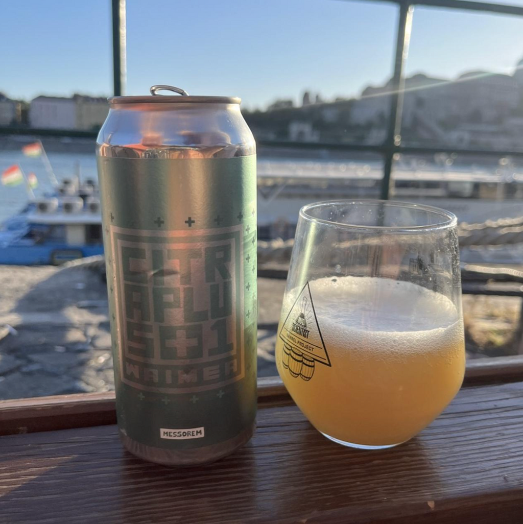 Messorem – Citra+1 Waimea

ABV: 6,6 % | Stil: New England IPA | Untappd: 4,16

Citra+1 Waimea er en moderne New England IPA fra Messorem, hvor den klassiske Citra-humle kombineres med New Zealands Waimea. Resultatet er en saftig og silkeblød IPA med masser af moden citrus, tropisk frugt og et let harpiksholdigt præg, som giver ekstra dybde og karakter.