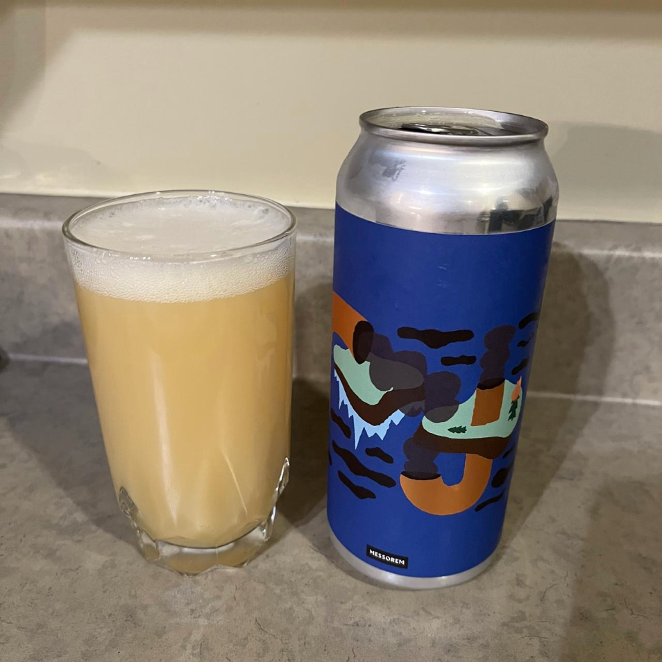 Messorem – Désolation / Réflexion

ABV: 10,0 % | Stil: Triple New England / Hazy IPA | Untappd: 4,26

Désolation / Réflexion er en kraftfuld og intenst humlet Triple IPA fra canadiske Messorem i Montréal, Québec. Med hele 10 % alkohol har bryggeriet skabt en kompromisløs humlebombe, hvor én enkelt humlesort får lov til at stjæle hele opmærksomheden.

Øllen er brygget med 100 % Citra, en af verdens mest populære aromahumler, som her viser sit fulde potentiale i en fyldig og saftig Triple IPA.
