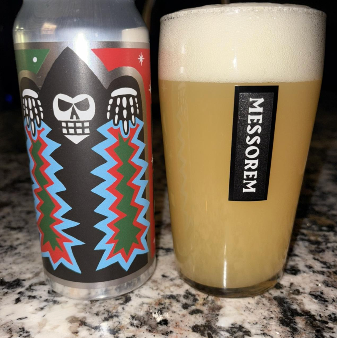 Messorem – Demoliri #0017
ABV: 7,0 % | Stil: New England / Hazy IPA | Untappd: 4,25

En saftig og aromatisk hazy IPA fra Messorem i deres Demoliri-serie, hvor moderne humler skaber et intenst frugtdrevet udtryk med blød og cremet mundfølelse. Øllen er humlet med Vic Secret, Motueka og Citra, som giver en tydelig tropisk profil.
