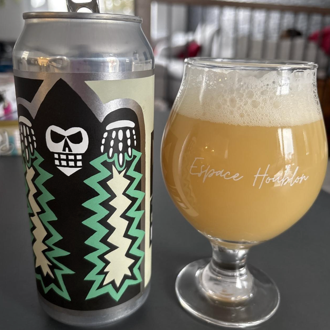 Messorem – Demoliri #0019
ABV: 7,0 % | Stil: New England / Hazy IPA | Untappd: 4,31

Endnu et slag i Messorems Demoliri-serie, hvor fokus er på moderne humler og maksimal aroma. Denne version er brygget med Dolcita, Citra, Simcoe og Mosaic Hyperboost, som giver en intens og frugtdrevet hazy IPA med masser af dybde.