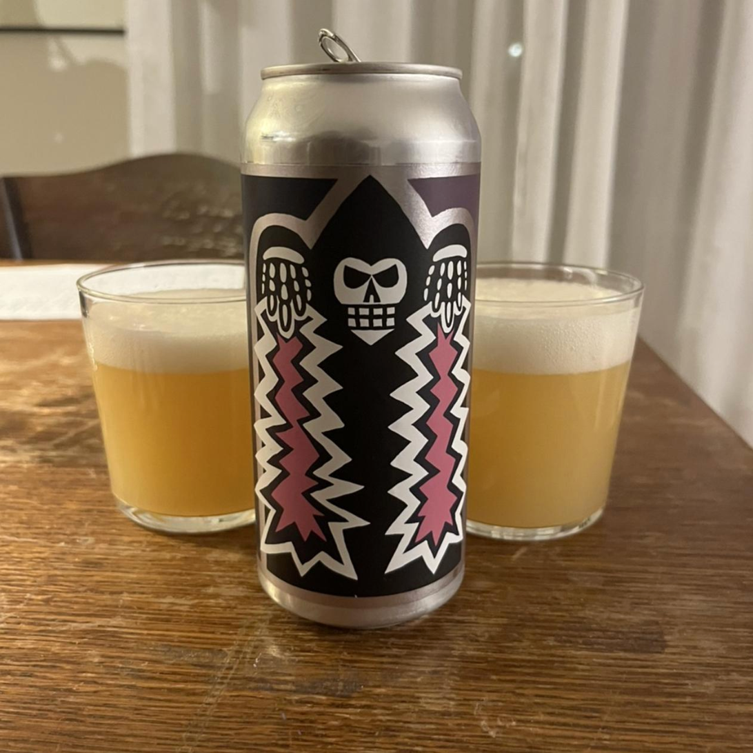 Messorem – Demoliri #0021

ABV: 7,0 % | Stil: New England / Hazy IPA | Untappd: 4,36

En klassisk Demoliri-IPA fra Messorem, hvor serien igen leverer på det, de er kendt for: maksimal aromaintensitet, blød mundfølelse og moderne humleprofil. Serien ligger konsekvent omkring 7 % og arbejder med skiftende kombinationer af især Citra og new zealand-humler