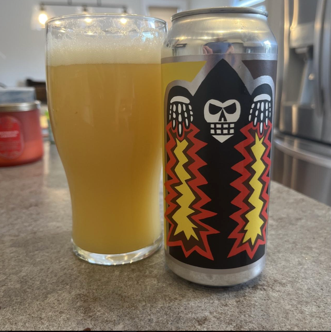 Messorem – Demoliri #0022

ABV: 7,0 % | Stil: New England / Hazy IPA | Untappd: 4,38

Endnu et stærkt bud i Messorem’s Demoliri-serie, hvor fokus er på moderne humle og maksimal aroma. Serien ligger konsekvent omkring 7 % og arbejder med skiftende humlekombinationer, ofte med både klassiske og nyere NZ-varianter