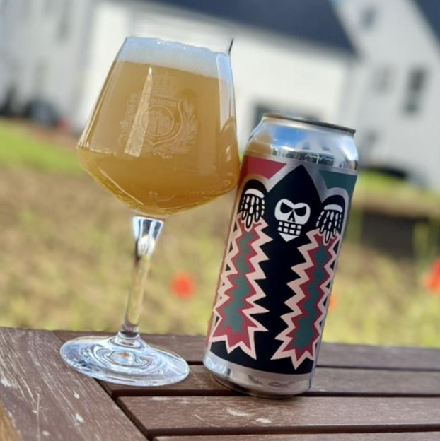 Messorem – Demoliri 0026

ABV: 7,0 % | Stil: New England IPA | Untappd: 4,24

Demoliri-serien er Messorems hyldest til enkeltstående humlesorter, og i version 0026 er fokus rettet mod Motueka i flere forskellige former. Resultatet er en intens og samtidig elegant IPA, hvor lime, citrus og tropisk frugt får lov til at dominere fra start til slut.