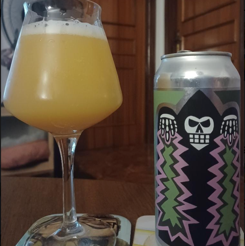 Messorem – Demoliri 0028

ABV: 7 % | Stil: New England IPA | Untappd: 4,24

Demoliri 0028 er en moderne New England IPA fra Messorem med fuldt fokus på én af de mest eftertragtede humler lige nu – Freestyle Nelson, forstærket med Fresh Nelson Cold Pressed Hop Juice. Resultatet er en silkeblød og ekstremt aromatisk IPA, hvor den klassiske Nelson-karakter får lov til at stå helt skarpt.