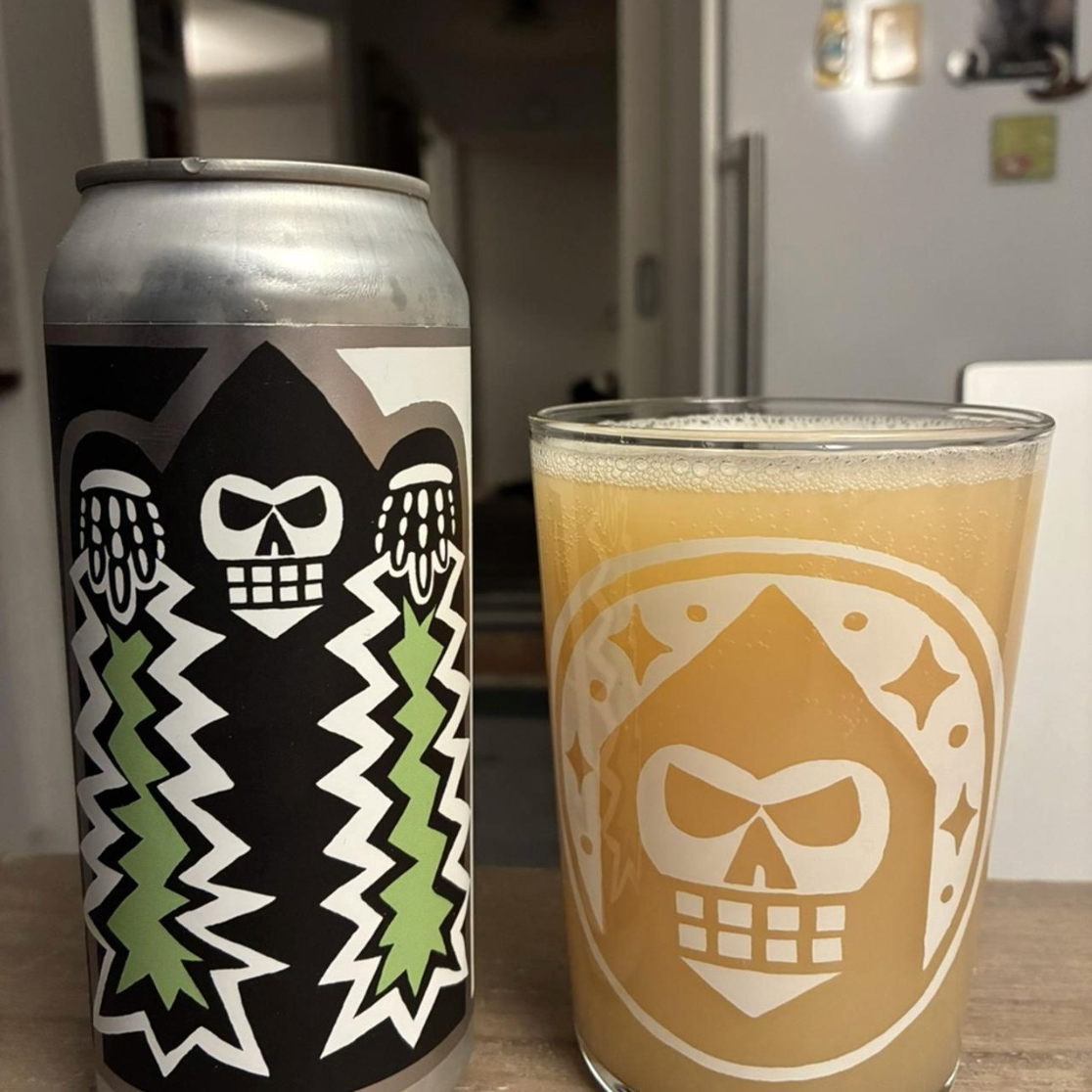 Messorem – Demoliri 0036

ABV: 7,0 % | Stil: New England / Hazy IPA | Untappd: 4,22

Demoliri 0036 er endnu en saftig og humlemættet New England IPA fra canadiske Messorem Bracitorium i Montréal. Bryggeriet har opbygget et stærkt ry for sine moderne, aromatiske humleøl, og Demoliri-serien er deres fortolkning af Hazy IPA'er med masser af karakter og en lidt mere moderat alkoholstyrke end de store Double og Triple IPA'er.

I denne udgave har Messorem sammensat en særdeles spændende humlepakke med newzealands